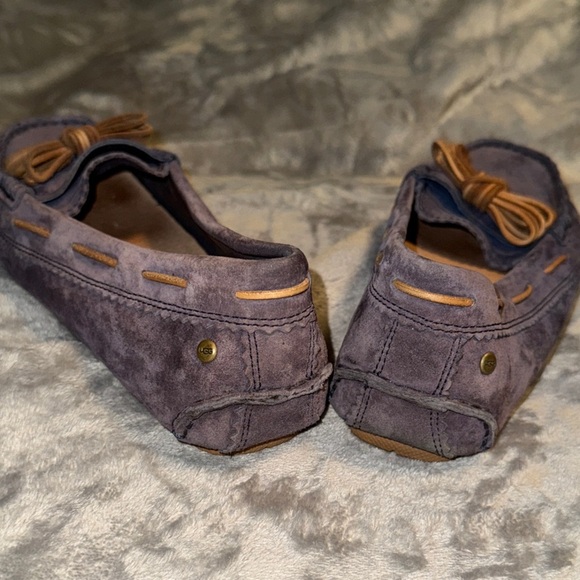 UGG Women's Moccasins in Blue Suede with Tan Accents Size U.S 6.5 - Picture 6 of 6